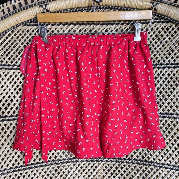 E & M brand flirty Cherry Colored Ditsy Floral Mini-Skort - Picture 9 of 16